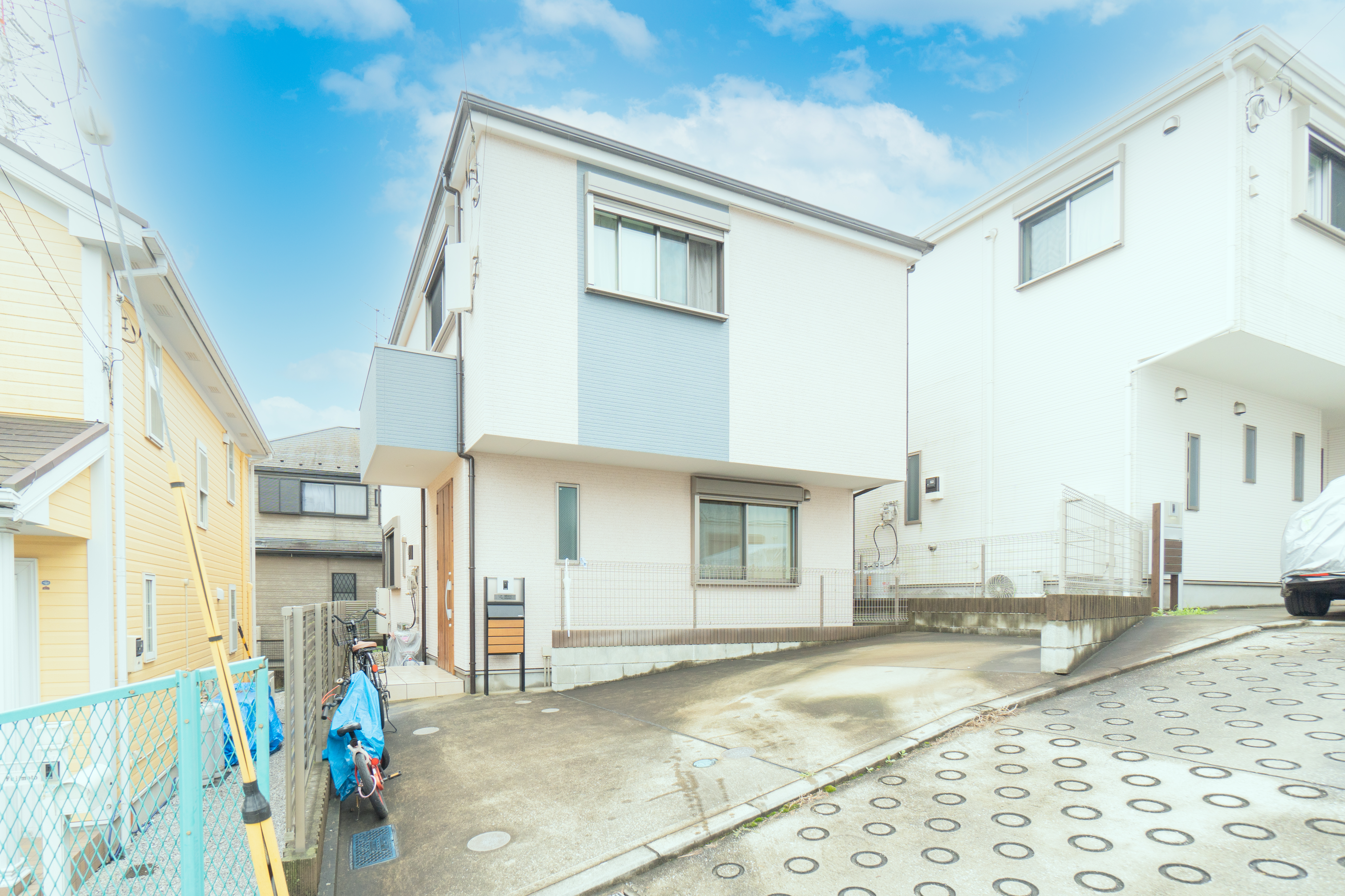 ◇東希望ヶ丘 閑静な住宅地・築7年の戸建 ひな壇で2階リビング 開放感・陽当り・通風良好 カースペース2台(車種による)◇